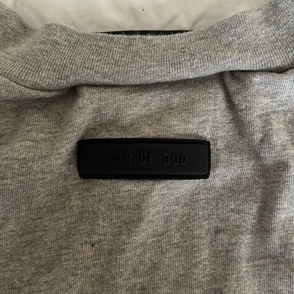 Fear of God Essentials Light Heather Grey T-Shirt. - Picture 5 of 5